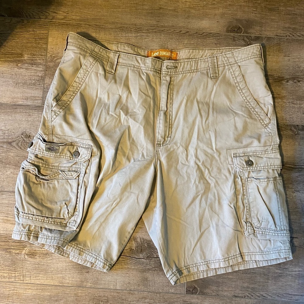 LEE Dungarees men’s Cargo Shorts. Khaki, size 40.  Great condition. No stains